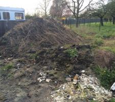 L'arriÃ¨re sachant qu'une grosse partie des baches cartons plaque de platre et autres etait deja enlevÃ©e !!