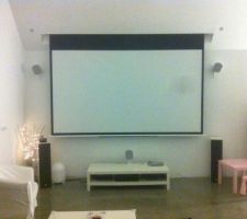 Coin TV (écran descendu)