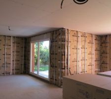 D&eacute;j&agrave; l'etape isolation et electricite. mi aout, nous avons rencontr&eacute; le constructeur pour le plan &eacute;lectricit&eacute;. en fait, c'est le sch&eacute;ma &eacute;lectrique de la cuisine ou il faut penser a&nbsp; tout, les autres pieces c'est beaucoup plus simple.