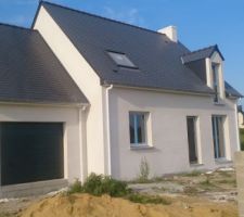 Enduit blanc de la côte avec joints creux sur le devant de la façade
fait le 3 et 4 septembre 2014