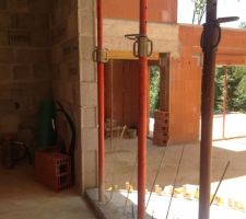 De l'entrée : à droite les pièces de vie