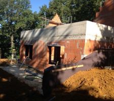 Toit terrasse entre la partie jour et la partie nuit ( cuisine )