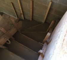 Enfin l'escalier pour monter voir la haut