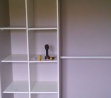 Aménagement placard fait maison (coupe pose etc..) chaque chambre a le même !! vue du parquet aussi ^^