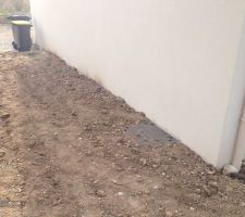 Entrée du vide sanitaire couvert avec un tampon