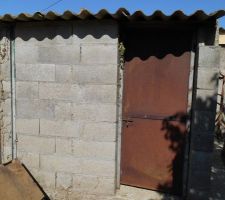 La partie poulailler , o&ugrave; nos futures cocottes rentreront le soir, pour &eacute;viter qu'un renard ne vienne les manger :)