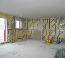 Le plafond fini d'être posé ! yes !