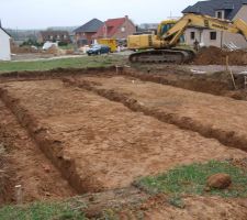 DECLARATION D'OUVERTURE DU CHANTIER : le 6 avril 2010, avec terrassement des fondations