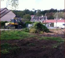 Et voila les arbres et la cloture n'existe plus et le conducteur de travaux nous a appel&eacute; ce matin pour nous annoncer que le chantier allait bient&ocirc;t commencer, on a h&acirc;te mais on voit les choses bouger et &ccedil;a fait plaisir!