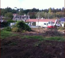 Et voila les arbres et la cloture n'existe plus et le conducteur de travaux nous a appel&eacute; ce matin pour nous annoncer que le chantier allait bient&ocirc;t commencer, on a h&acirc;te mais on voit les choses bouger et &ccedil;a fait plaisir!