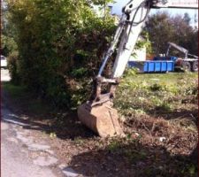 Et voila les arbres et la cloture n'existe plus et le conducteur de travaux nous a appel&eacute; ce matin pour nous annoncer que le chantier allait bient&ocirc;t commencer, on a h&acirc;te mais on voit les choses bouger et &ccedil;a fait plaisir!