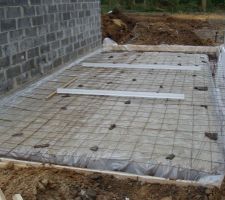 Preparation de la dalle pour le garage en autoconstruction