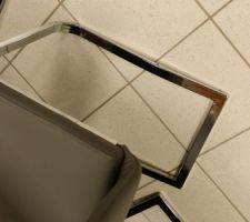 Pied des chaises de salle à manger
