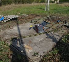 Et voilà, le garage béton est enlevé. Reste plus qu'à enlever la dalle.