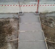 Les pas de mule pour l'accès depuis la rue