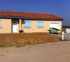1ère étape : on retourne la terre et on casse les mottes!