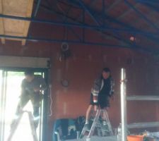 Interventions des plaquistes jeunes et tr&egrave;s dynamique prise de mesure