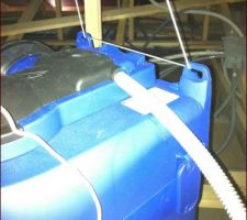 Branchement &eacute;lectrique et mise en place de la cordelette de maintien pour &eacute;viter les vibrations de la Vmc hygro b