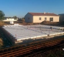 Positionnement des tuyaux d'arrivées et de départs