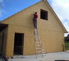 Installation des fixations pour le mat d'antenne