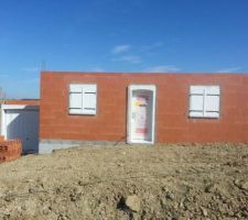 Rez de chaussée, murs et encadrements ok
l'entrée de la maison