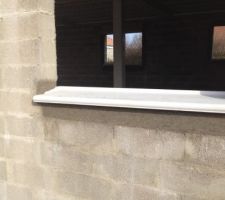 Chassis de fenêtre et seuil de porte