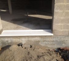 Chassis de fenêtre et seuil de porte