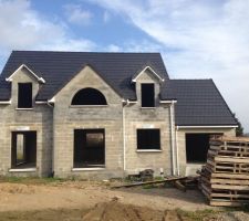 Chassis de fenêtre et seuil de porte