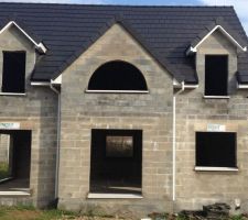 Chassis de fenêtre et seuil de porte