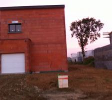 Terrassement terminé avec décaissement prévu pour la terrasse