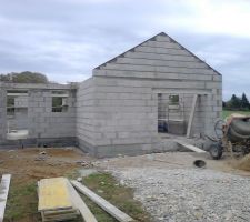 Elévation du premier pignon en façade coté route, pignon du garage