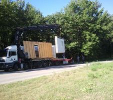 Transfert sur petit camion pour accès terrain