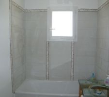 28.04.10 15h23 - ça y est c fini reste plus qu'à nettoyer pour que ce soit plus joli et ensuite à siliconner tout le tour