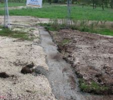 Coulage des fondations du mur d'entr&eacute;e du lotissement qui sera &eacute;galement notre mur de cl&ocirc;ture