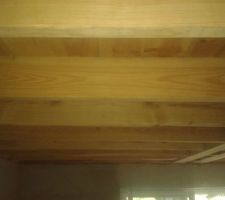 Salon poutres netoy&eacute; poncer et traiter