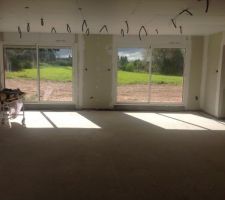 Placo fini, &Atilde;&copy;lectricit&Atilde;&copy; et plomberie finie, chape de ravoirage command&Eacute;e!