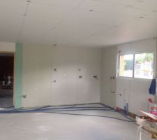 Coin cuisine et acc&Atilde;&uml;s cellier et garage