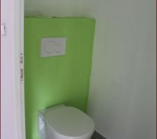 Wc suspendu Geberit, première couche de peinture également!