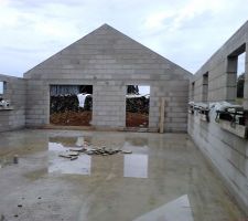 Les seuils et tables de fenètre coulés, vue de l'intérieur orienté sud ouest