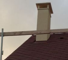 Souche du conduit de fum&eacute;e enfin install&eacute;e, ca faisait jamais que 2 mois nous l'attendions !