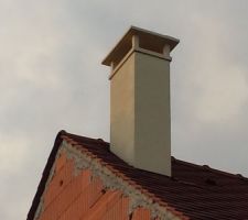 Souche du conduit de fum&eacute;e enfin install&eacute;e, ca faisait jamais que 2 mois nous l'attendions !
