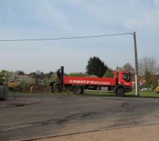 La livraison de la feraille pour les fondations