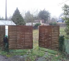 Entr&eacute;e du futur chateau, visite avant accord avec le vendeur.