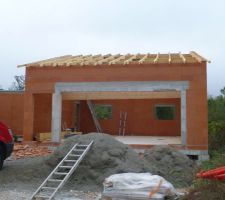 Vue sur l'entrée du garage