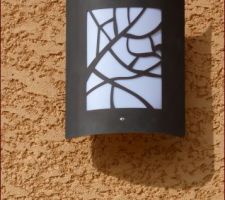 Les luminaires qui tra&icirc;nent depuis le printemps dans le garage ont enfin trouv&eacute; leur place!