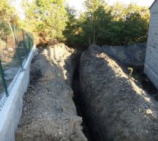 Drain en amont (au nord) de la maison