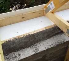 Comblement coté intérieur du jour entre maçonnerie et cache moineaux.