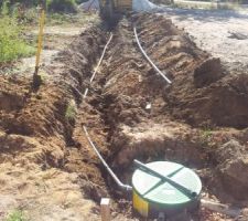 Pompe de relevage vers le tertre.
J'ai cintré le tube pour éviter un 2ieme coude à 45°