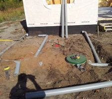 Ventilation entrée et sortie de fosse.
Obligatoire et diamètre 10cm 
les sorties finiront au faitage