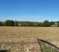 Avec ce beau temps
Nous ne sommes pas les seuls a avoir ete admirer le champs qui va accueillir notre futur lotissement
Trop hate que ca commence